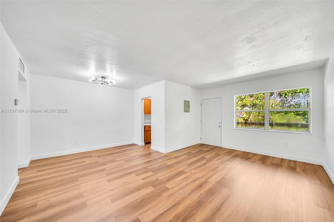 610 NE 123rd St in North Miami, FL - Building Photo