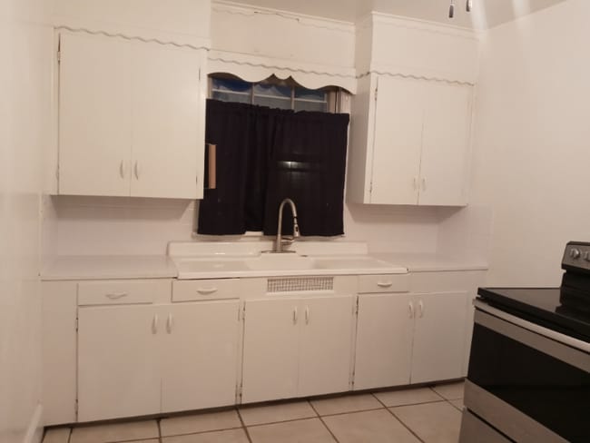 property at 1210 Erie St