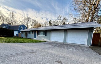 15571 SE Patricia Ct in Milwaukie, OR - Building Photo