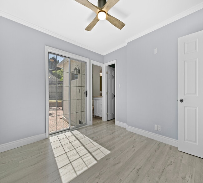 10238 Mather Ave in Sunland, CA - Foto de edificio - Building Photo