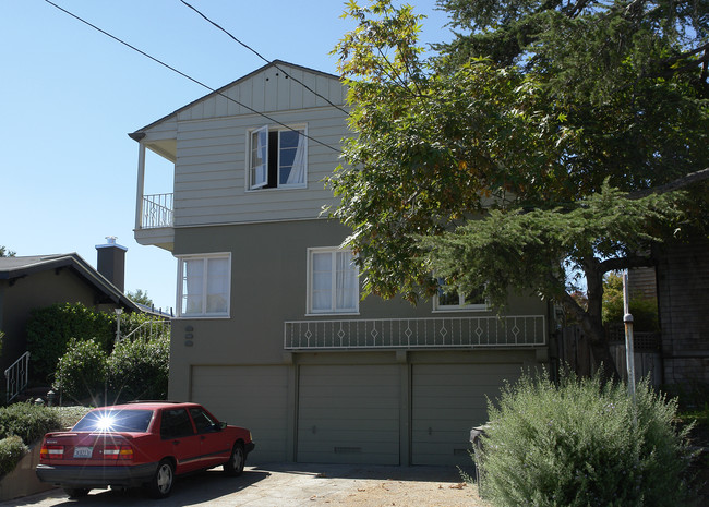 705-709 Hillgirt Cir in Oakland, CA - Building Photo - Building Photo