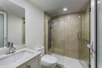 7800 Lundy's Ln in Niagara-On-The-Lake, ON - Building Photo - Building Photo