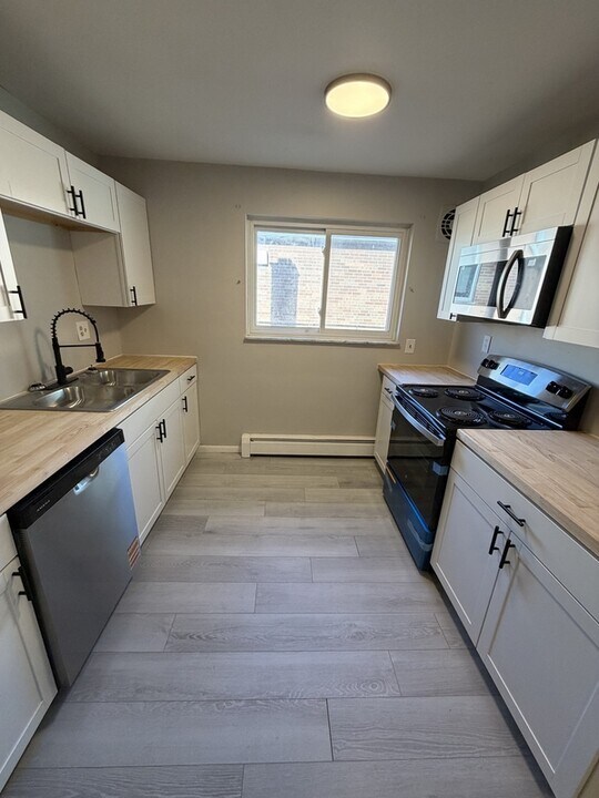 6155 Ridge Ave in Cincinnati, OH - Building Photo