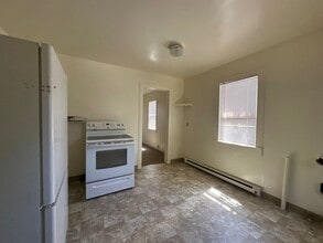1826 Summers Ln in Klamath Falls, OR - Building Photo - Building Photo