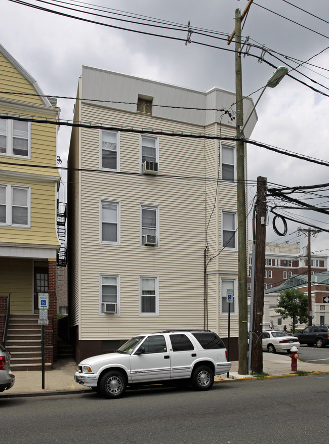 405 Avenue E in Bayonne, NJ - Building Photo - Building Photo