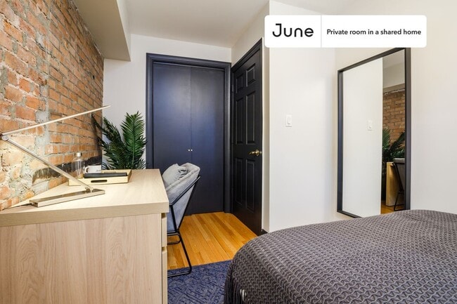 Private bedroom in 3 bed/1 bath Home in New York, NY - Building Photo - Building Photo