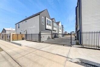 2906 Stevens St in Houston, TX - Foto de edificio - Building Photo