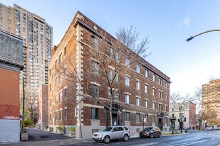 251-257 Milton in Montréal, QC - Building Photo