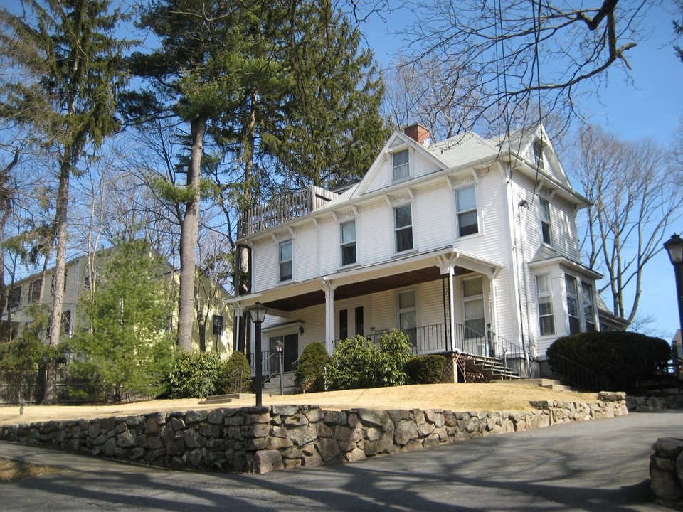 35 Florence St in Natick, MA - Foto de edificio