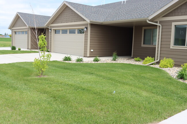 226 Brookside Pl in Harrisburg, SD - Building Photo - Building Photo