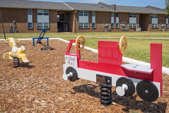 Bellaire Apartments in Lawton, OK - Building Photo - Building Photo