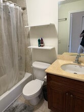 1723 SW 23rd St in Fort Lauderdale, FL - Building Photo - Building Photo