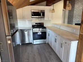 9 MacDonald Rd in West Milford, NJ - Building Photo - Building Photo