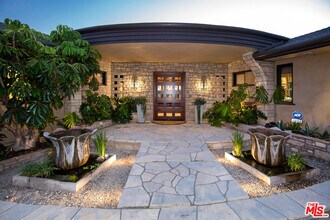 1131 Miradero Rd in Beverly Hills, CA - Building Photo - Building Photo