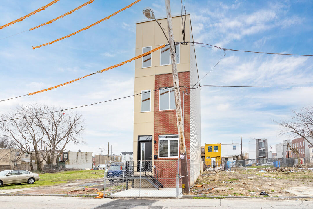 2048 William St in Philadelphia, PA - Building Photo