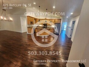 675 Ratcliff Dr SE in Salem, OR - Building Photo - Building Photo