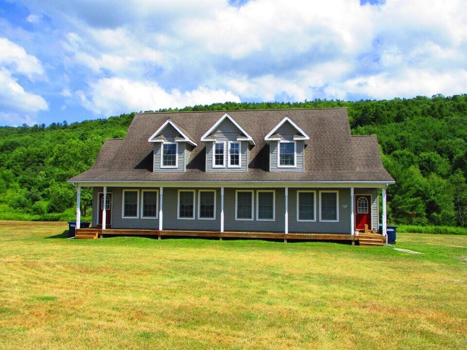 1672 NY-205 in Oneonta, NY - Building Photo