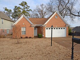 10088 Woodland Grove Dr in Lakeland, TN - Building Photo