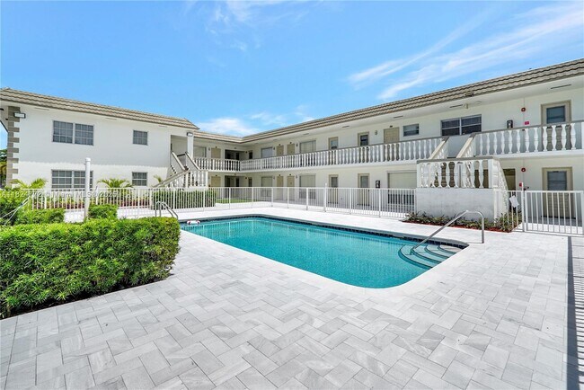 5450 Hollywood Blvd in Hollywood, FL - Building Photo - Building Photo