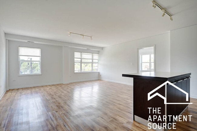 1545 W Glenlake Ave, Unit 2D