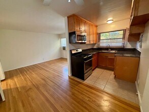 Victory, 1700-1702 in Burbank, CA - Building Photo - Interior Photo