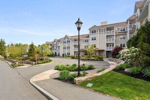 2 Manor Ter in Lexington, MA - Building Photo