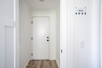 906 N 101st St in Seattle, WA - Building Photo - Building Photo