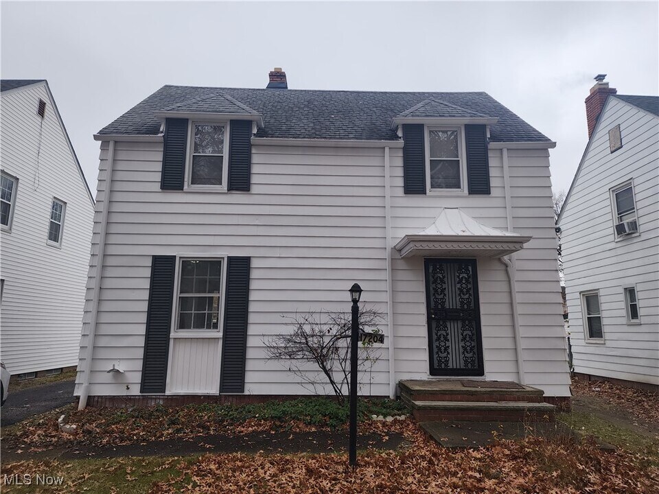 17204 Walden Ave in Cleveland, OH - Building Photo