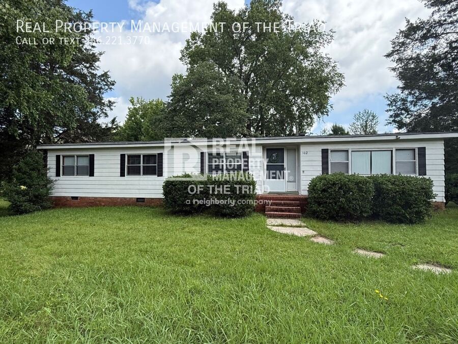 102 Horseshoe Bend in Reidsville, NC - Building Photo