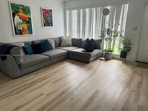 3807 Hayes St in Hollywood, FL - Foto de edificio - Building Photo