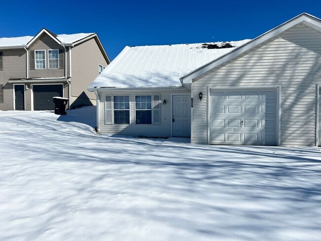 property at 649 N Queen Ridge Ct