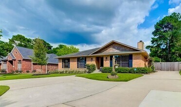 9820 W Shore Dr in Willis, TX - Building Photo - Building Photo