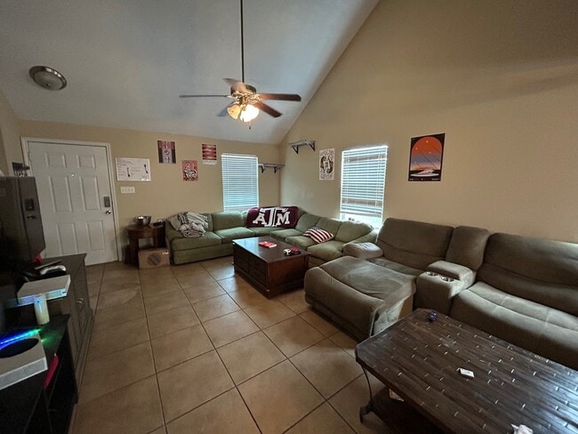 2502 Horse Shoe Dr in College Station, TX - Building Photo - Building Photo