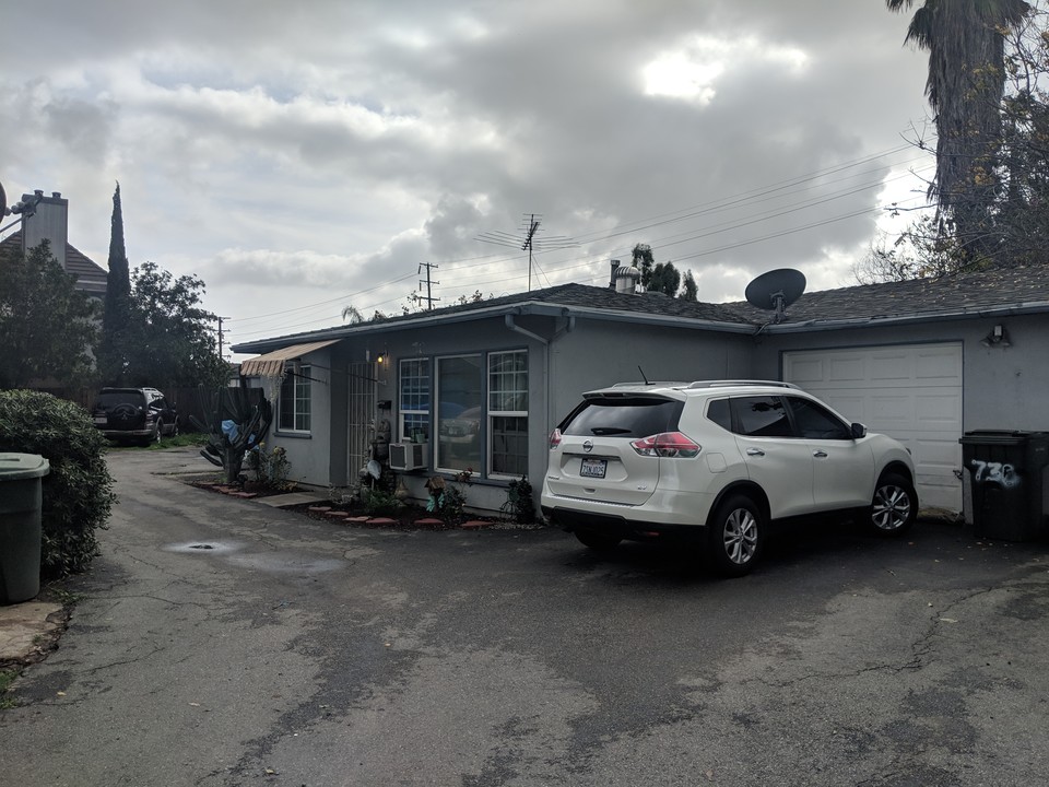 730 N Angelina Dr in Placentia, CA - Building Photo