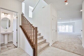 7428 Legacy Pt St in Las Vegas, NV - Building Photo - Building Photo
