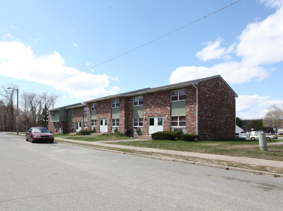 Village Heights in Willimantic, CT - Foto de edificio