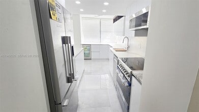 250 174th St in Sunny Isles Beach, FL - Building Photo - Building Photo