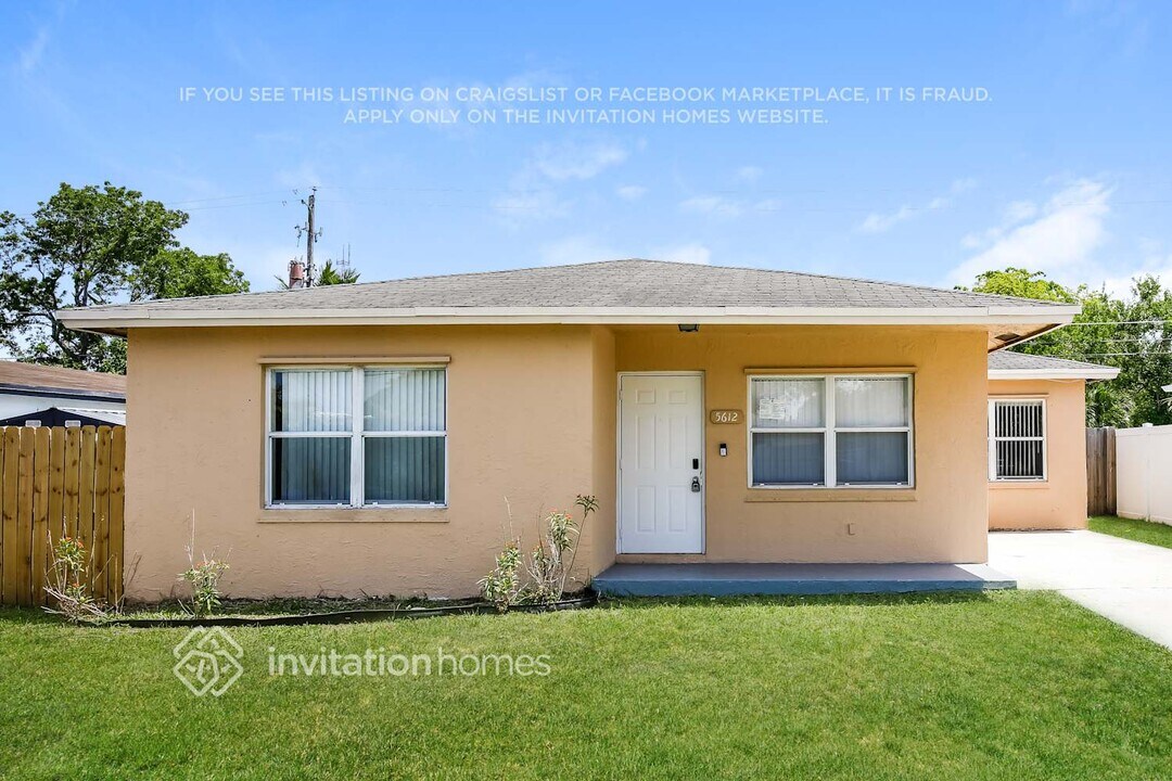 5612 Fletcher St in Hollywood, FL - Foto de edificio