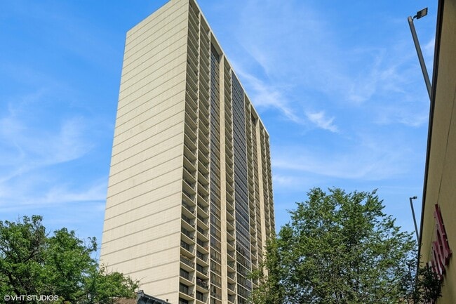 property at 1636 N Wells St