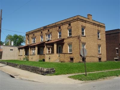 1678 Mahoning in Youngstown, OH - Foto de edificio