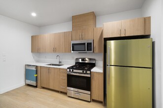 11814 Aviation Blvd in Inglewood, CA - Building Photo - Building Photo