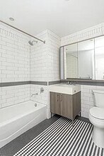 515 W 38th St in New York, NY - Building Photo - Building Photo