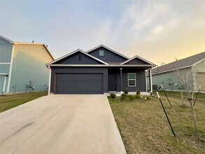 502 Thunderstorm Ave in Lockhart, TX - Building Photo - Building Photo