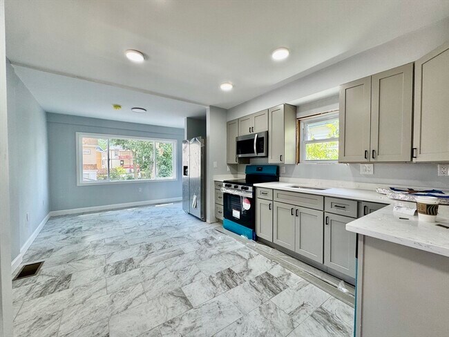201 Belmont St in Everett, MA - Building Photo - Building Photo