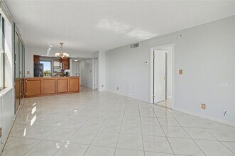 801 N Ocean Blvd in Pompano Beach, FL - Building Photo - Building Photo