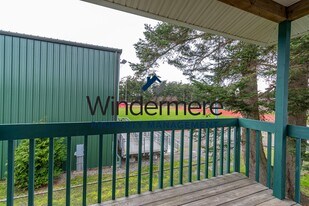 106 S Main St in Coupeville, WA - Building Photo