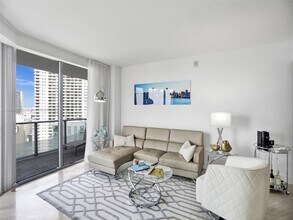 1300 Brickell Bay Dr, Unit 02 in Miami, FL - Building Photo - Building Photo