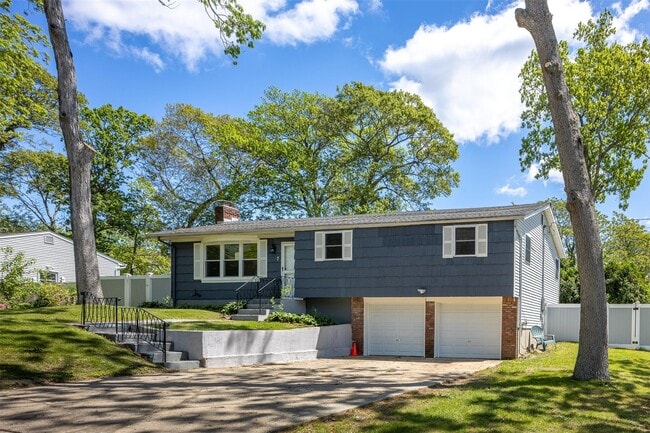 7 Arlington Rd in Ronkonkoma, NY - Building Photo - Building Photo