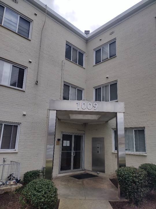 1009 Chillum Rd in Hyattsville, MD - Building Photo