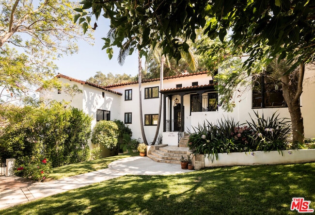 5500 Red Oak Dr in Los Angeles, CA - Building Photo - Building Photo